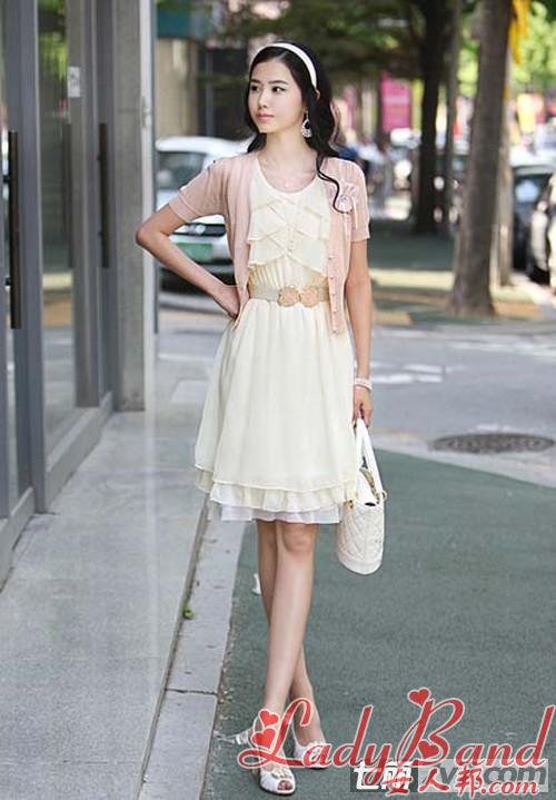 2011夏季流行百褶雪纺荷叶领连衣裙 甜美装扮让你可爱无敌