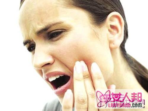 >口角炎症状有哪些 烂嘴角的三种临床表现