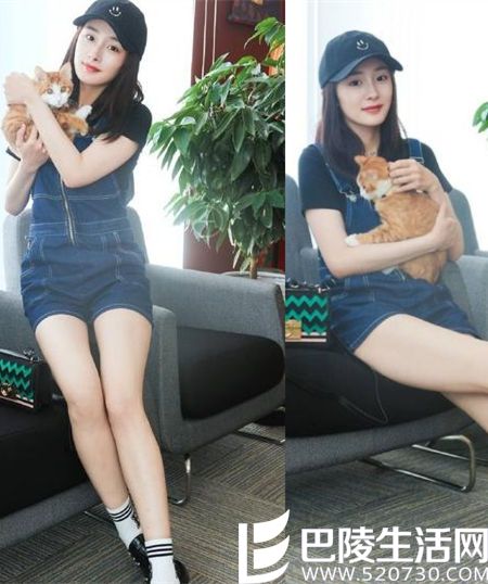 >杨幂晒穿少女装哄小猫咪照片 白皙修长大腿超抢镜头