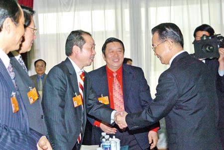 德力西老总胡成中死了 温总理与德力西集团董事长胡成中两次握手