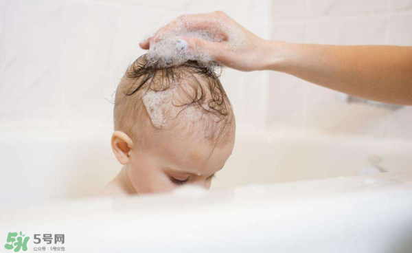 >去屑洗发水真的能去屑吗？自然晾干头发好不好？