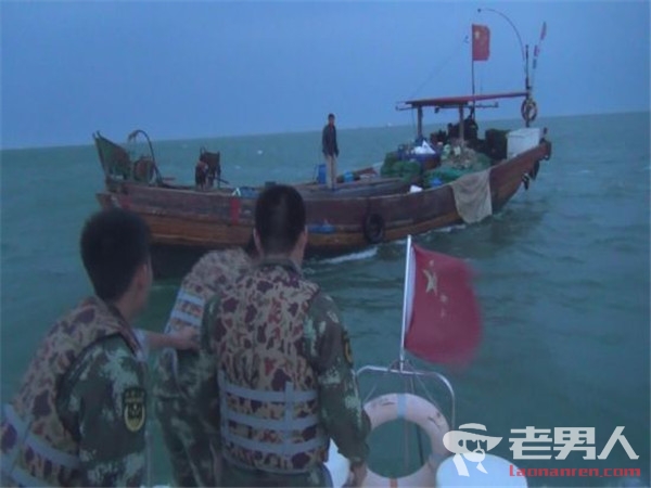 >福建一渔船突遇大风 事故造成1人获救5人失踪