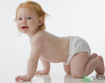 宝宝用尿布好还是尿不湿好？宝宝用的尿不湿哪个牌子好？