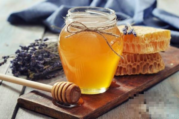>蜂蜜水的作用 可以美容养颜以及润肺止咳
