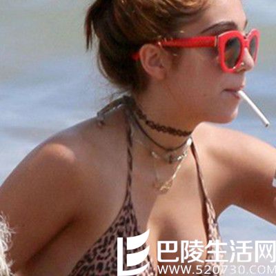 麦当娜的女儿照片显性感 趁娘不在偷抽烟