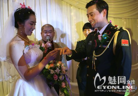 徐洪浩的前妻是谁 刘晓洁徐洪浩结婚照曝光 夫妻再携手演《冰是睡着的水》
