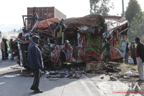 >肯尼亚交通事故致36人死亡 疑因刹车失灵引发重大车祸