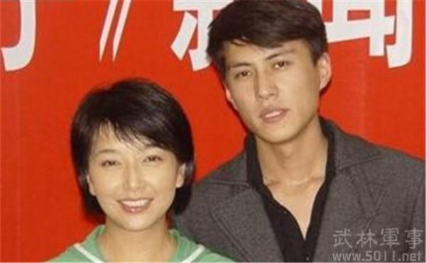 勒东妻子 演员靳东个人资料家庭背景 靳东现实生活中的妻子 图