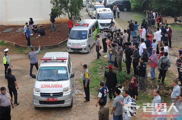 印尼旅游大巴侧翻 事故造成27人死亡32人受伤