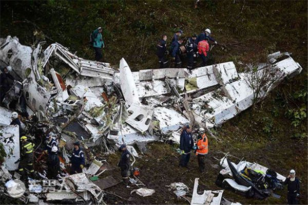 巴甲球队沙佩科恩斯飞机失事坠毁 遇难名单事故现场曝光
