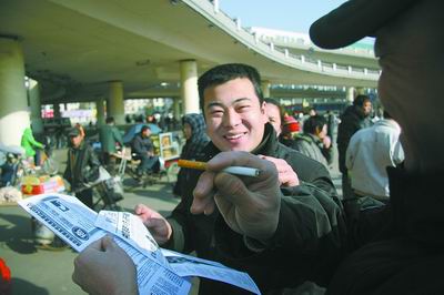 张跃中国第一 中国第一反烟人张跃:带着《反烟宣言》17年走遍全国