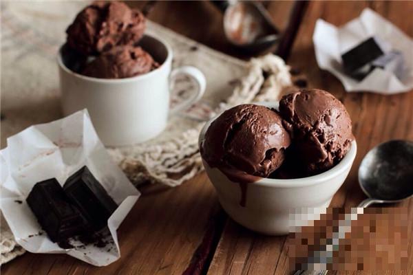 >自制巧克力冰淇淋的做法是什么？