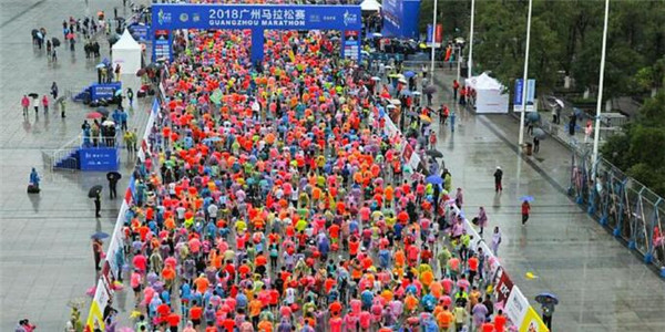 2018广州马拉松赛成功举办 46个国家和地区3万名选手参赛