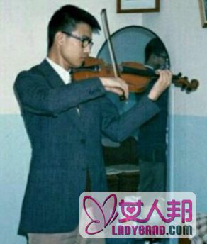 >汪峰青涩旧照曝光 网友爆料由首席提琴手转型摇滚历史