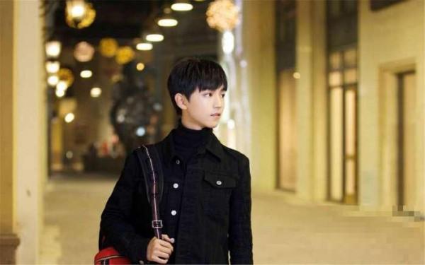 王俊凯的少年穿搭风尚——整个娱乐圈都在等他长大