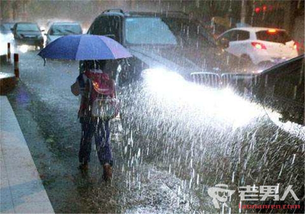 >武汉遭遇强降雨侵袭 降雨量最大达到105毫米