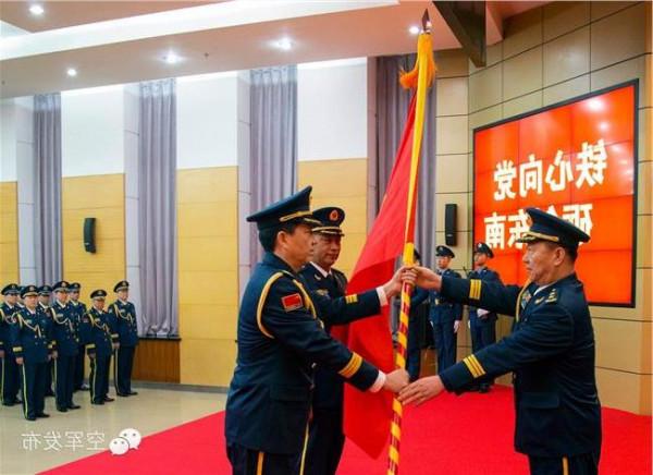 空军司令员麻振军 庄可柱、刘绍亮分别履新中部战区空军司令员政委