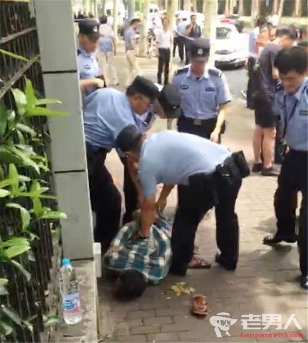 上海男子持刀伤人致2死2伤 凶手系生活无着报复社会