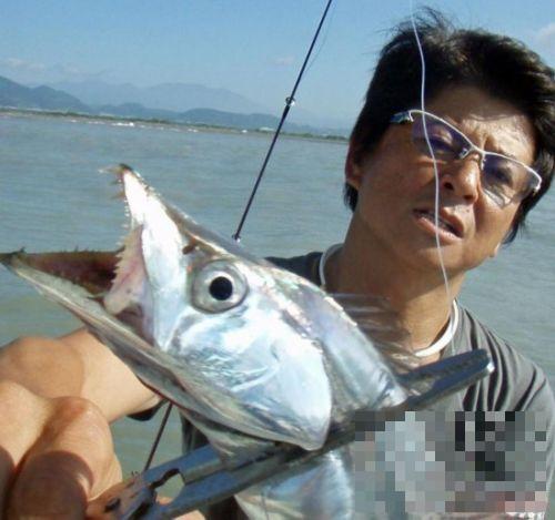 >日本娱乐圈中哪些明星最爱钓鱼 最有人气的“钓鱼爱好者”TOP10