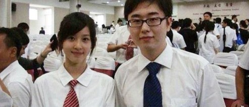 奶茶妹妹章泽天前男友曝光 艳福不浅现任女友似苍井空