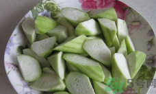 吃丝瓜可以降低胆固醇吗?吃丝瓜能不能降低胆固醇?