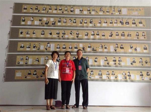 贵州七旬夫妇厦门捐赠剪纸作品 奥运冠军吉新鹏出席现场