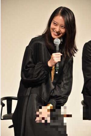 日本女演员武井咲宣布婚讯后首次公开露面
