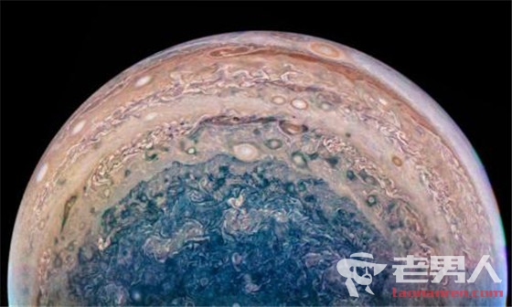 >NASA公布木星南极美图 蓝色漩涡奇观令人惊叹