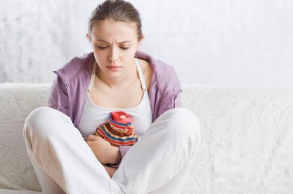 >月经前一周肚子胀痛是怎么回事 正确认识病因才能有效治疗