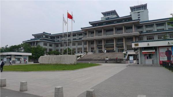 陈庆炎访问中国 新加坡总统陈庆炎到访中国国家图书馆