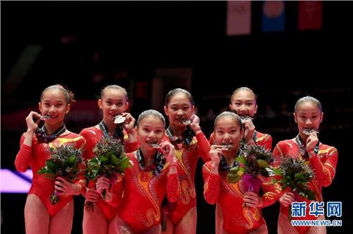 >中国体操女队毛艺 中国女队获得体操世锦赛团体亚军