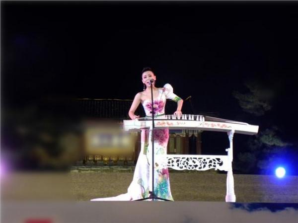 张晓棠古筝弹唱 张晓棠凭借古筝弹唱获得星光大道年度总决赛分赛冠军