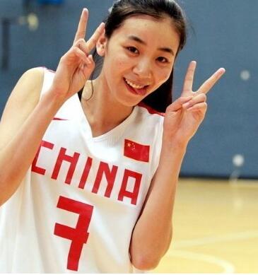 中国女篮第一女神被誉为篮坛王祖贤 重返女篮深受关注