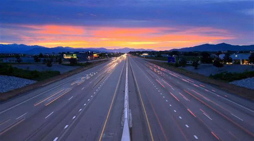 >中国首条超级公路 时速有望突破120公里