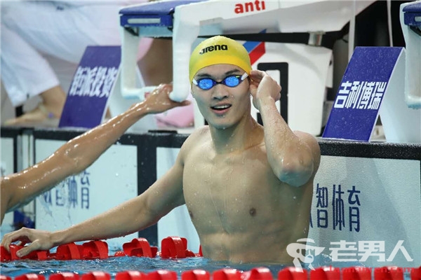 中国仰泳第一人徐嘉余：生活中是个“小暖男”
