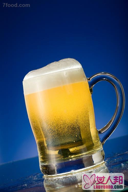 >夏日常喝啤酒可致“啤酒心” 啤酒消暑有哪些禁忌