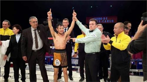 裘晓君蒙特卡洛TKO法国冠军 全场3次击倒对手