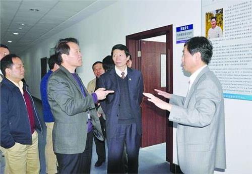 王晓东、詹启敏、熊跃博士等参观访问唐仲英血液学研究中心