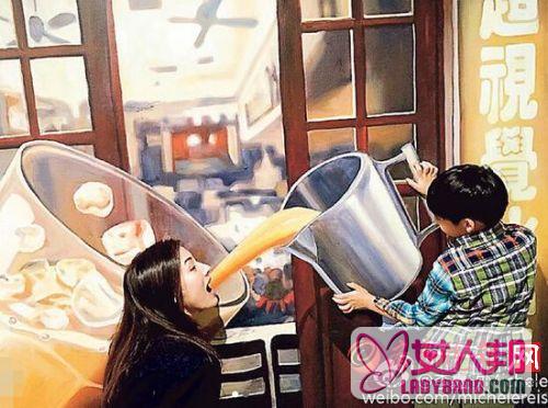 >李嘉欣分享3D有趣照片 儿子拿巨型杯“喂”其喝奶茶(图)