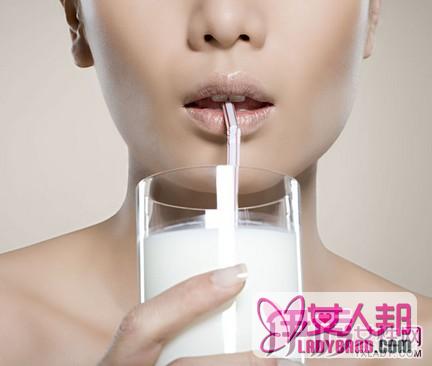 >胃溃疡能喝牛奶吗 无糖脱脂牛奶有减少胃酸刺激的作用