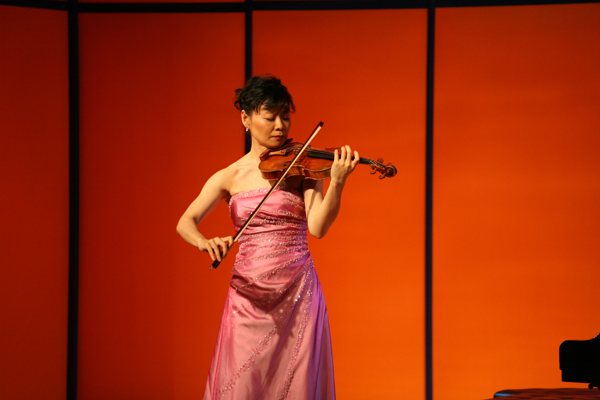 >黄滨上海 著名小提琴家黄滨星海献艺