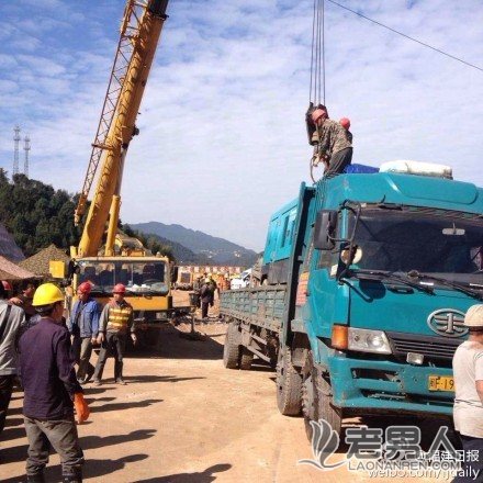 龙岩在建高速隧道发生塌方 21名施工人员被困（组图）