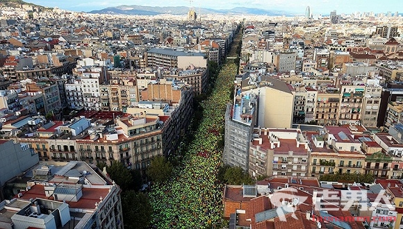 巴塞罗那百万民众游行抗议闹独立 或因西班牙政府禁止官员配合公投