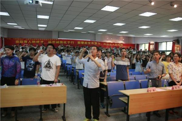 陈国庆江南大学 2016年东南大学科学营特别活动《走近院士》赠书仪式举行