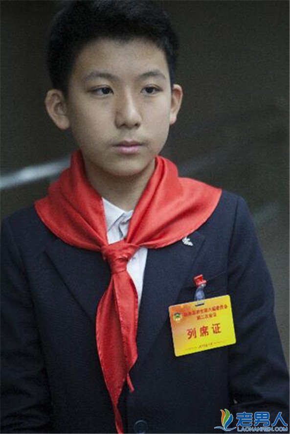 柳博列席深圳政协会议 13岁穿阿玛尼引争议父母被扒 / 比乐族