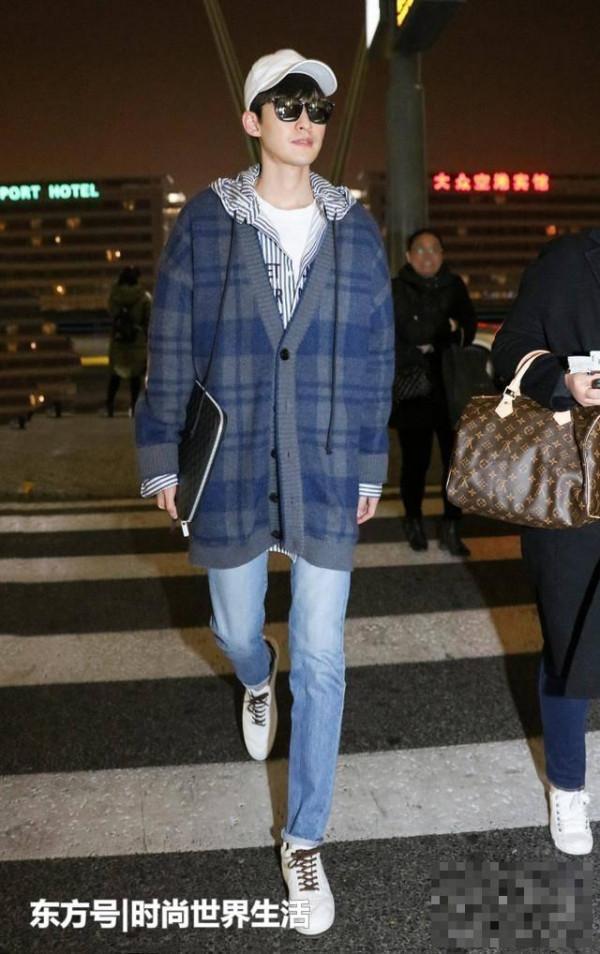 张翰一身温暖打扮现身机场，和李易峰好像！