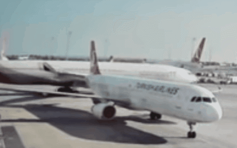 韩国客机撞上土耳其客机 致后者尾翼发生火灾