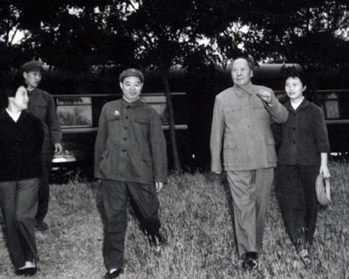 孟锦云的丈夫 人民网:女护士孟锦云回忆给毛泽东当舞伴的经历