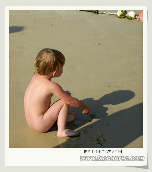 海边散步时偶遇极品裸体美女【图】