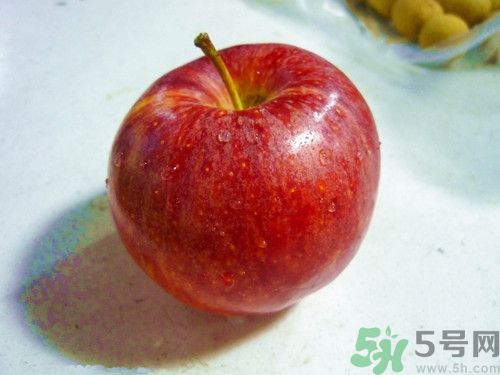 苹果皮上的斑点是怎么回事?苹果皮上斑还能吃吗